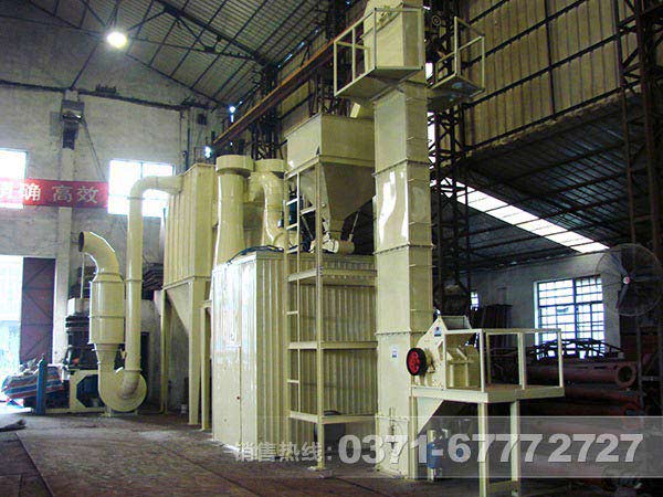 環(huán)保的氧化鐵綠磨粉機設備生產車間