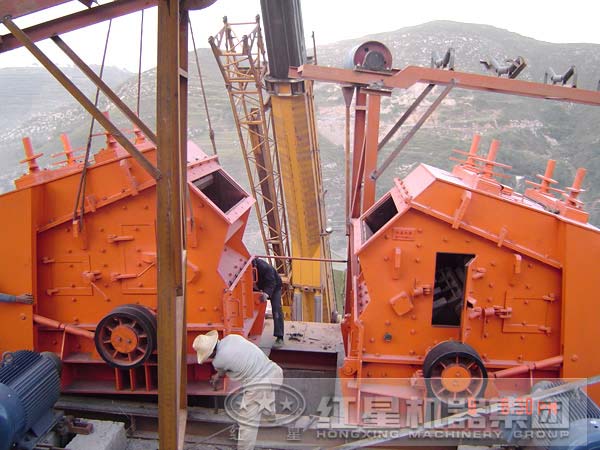 石灰石反擊式破碎機(jī)安裝現(xiàn)場