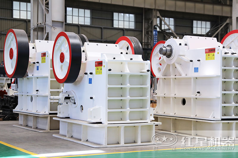 玄武巖顎式破碎機圖片