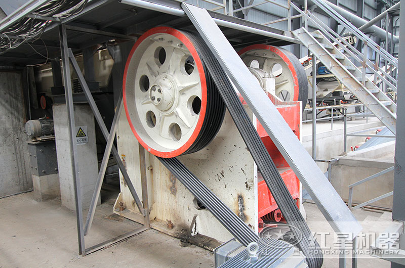 江蘇客戶鄂式破碎機工作現場圖片