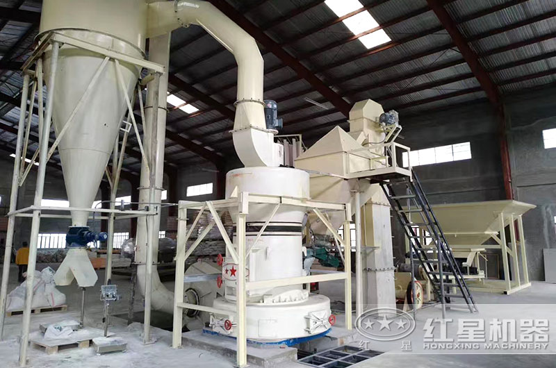 石灰石粉雷蒙磨工作現(xiàn)場(chǎng)圖片