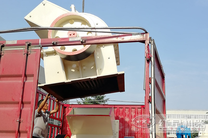 設(shè)備裝車(chē)發(fā)貨現(xiàn)場(chǎng)