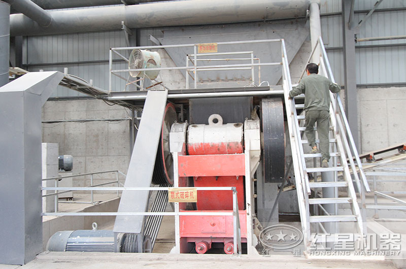 顎式碎石機工作現場圖片