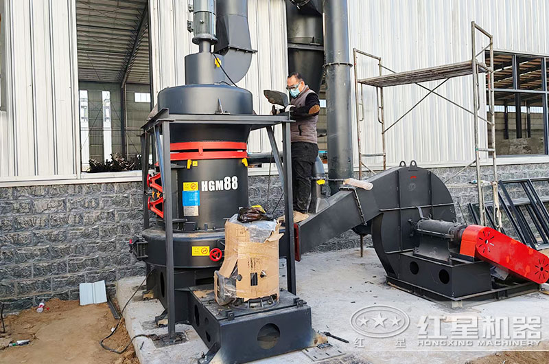 磨粉機工作現(xiàn)場圖片