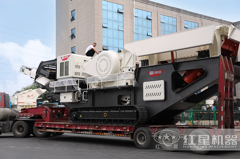 移動破碎機設(shè)備發(fā)貨現(xiàn)場