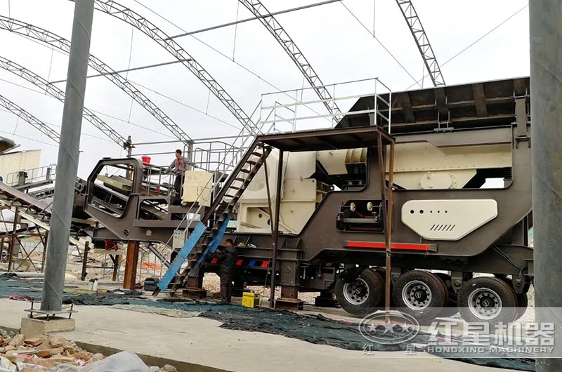 顎式移動破碎站工作現場圖片