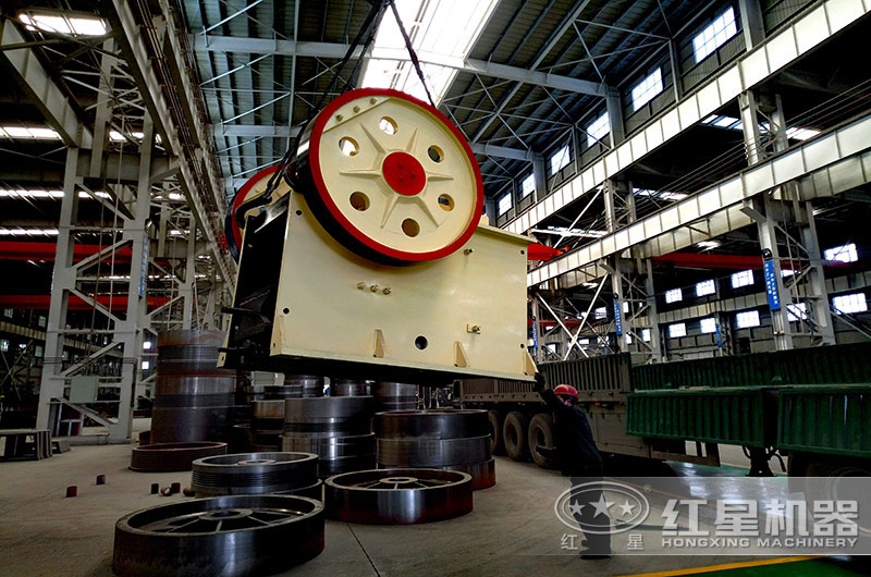 鵝卵石破碎設備發(fā)貨現(xiàn)場