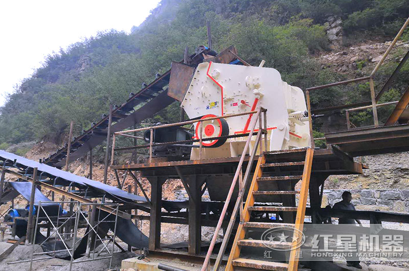 反擊式制砂機工作現場實拍圖