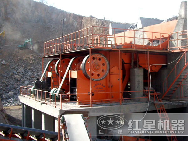 新一代石子破碎機(jī)作業(yè)客戶現(xiàn)場