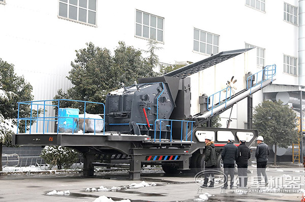 用戶來紅星參觀考察汽車流動破石機(jī)