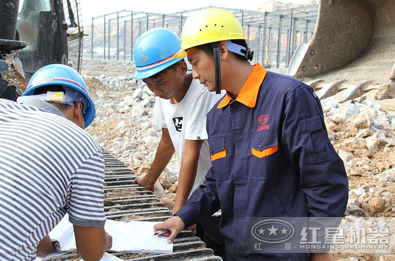 紅星技術經理現場為用戶選址并安裝碎石設備