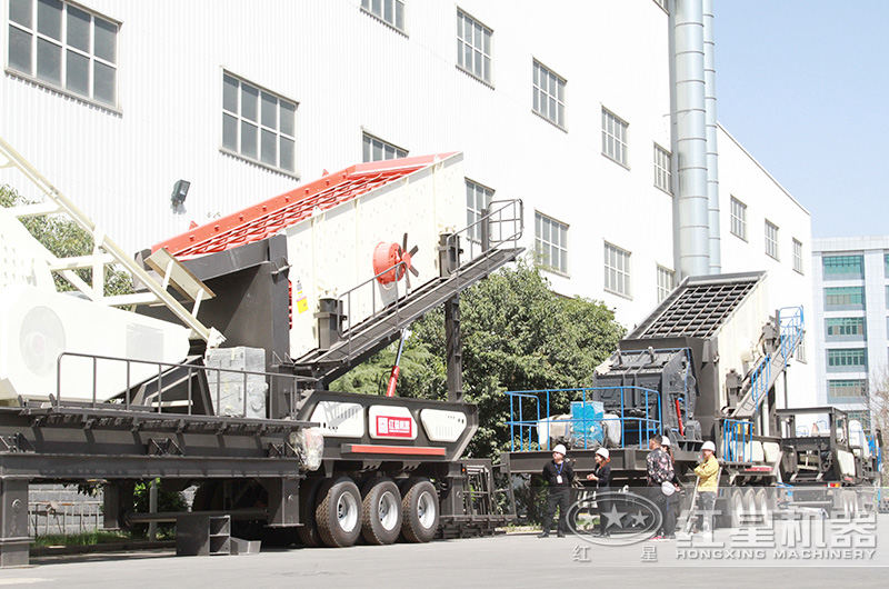 山西運(yùn)城用戶來(lái)廠參觀考察流動(dòng)打石子機(jī)設(shè)備