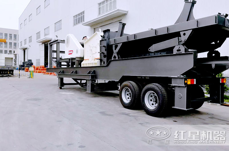 一輛車上放了兩臺(tái)打石子機(jī)設(shè)備