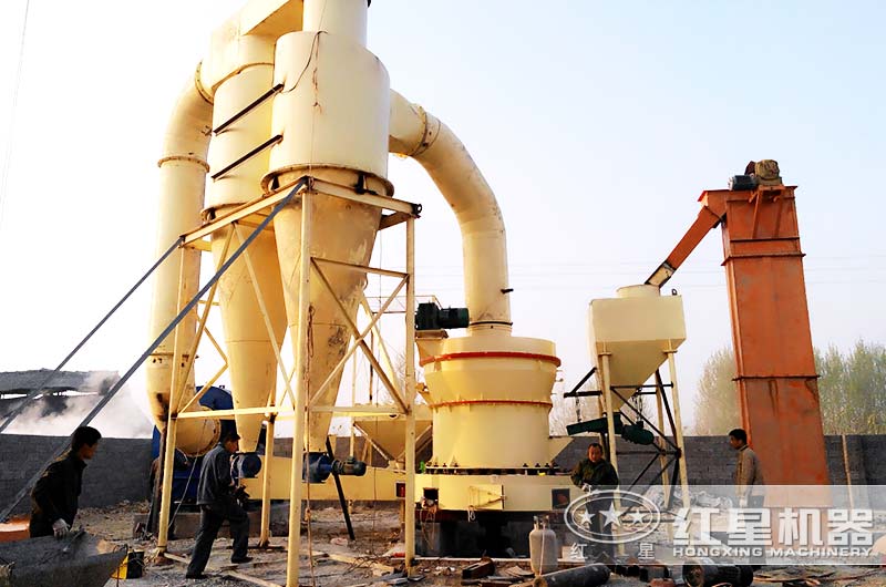 山東重晶石磨粉生產(chǎn)線(xiàn)現(xiàn)場(chǎng)