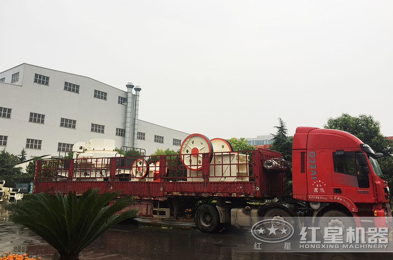 又一套砂石料生產設備裝車以待發(fā)貨