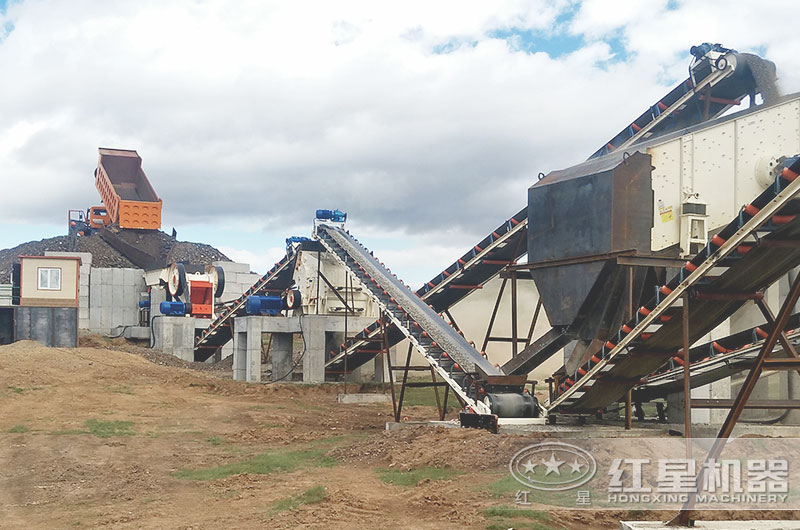外蒙時產300噸大型砂石料生產客戶現(xiàn)場